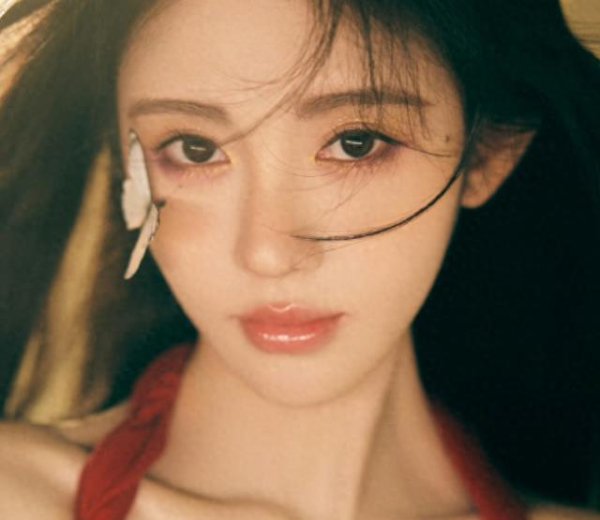 辉煌优配 爱豆舞台演出没几个，播剧也不出圈，鞠婧祎的人气为啥还这么高？